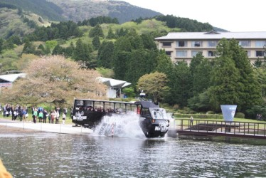 箱根園水陸両用忍者バス