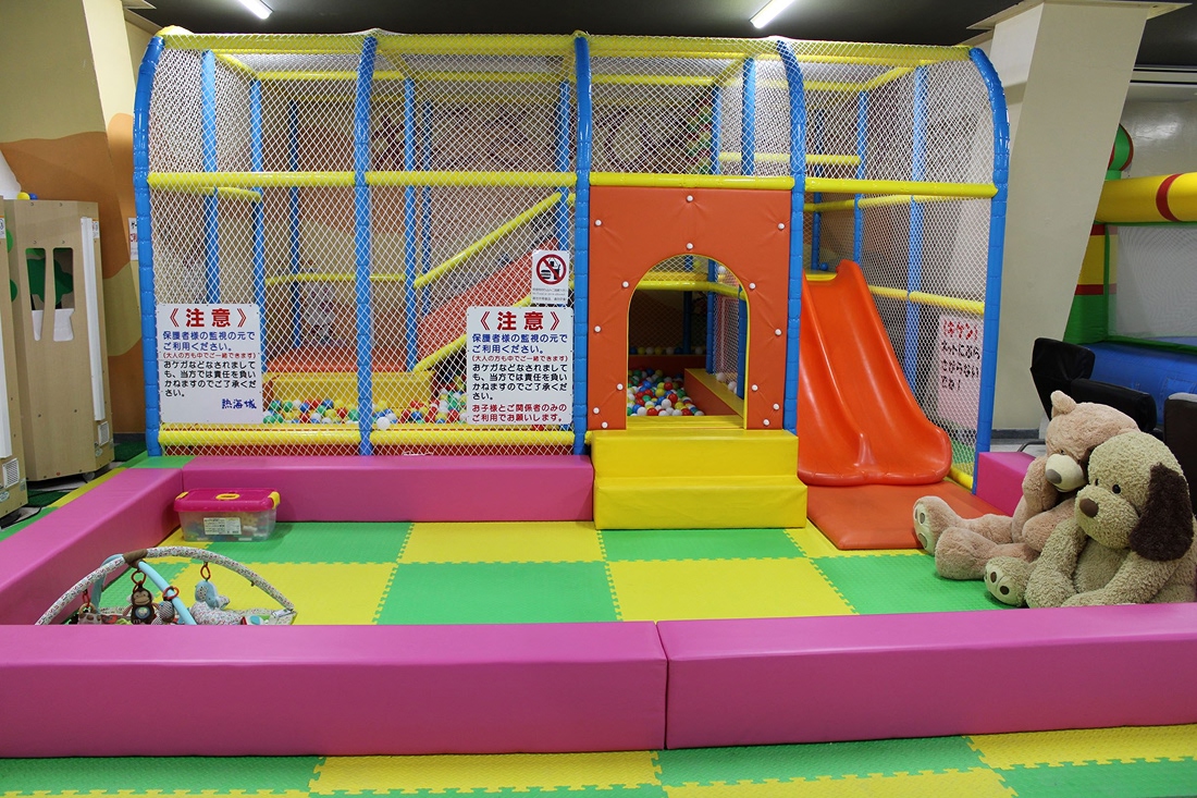 熱海城・熱海トリックアート迷宮館