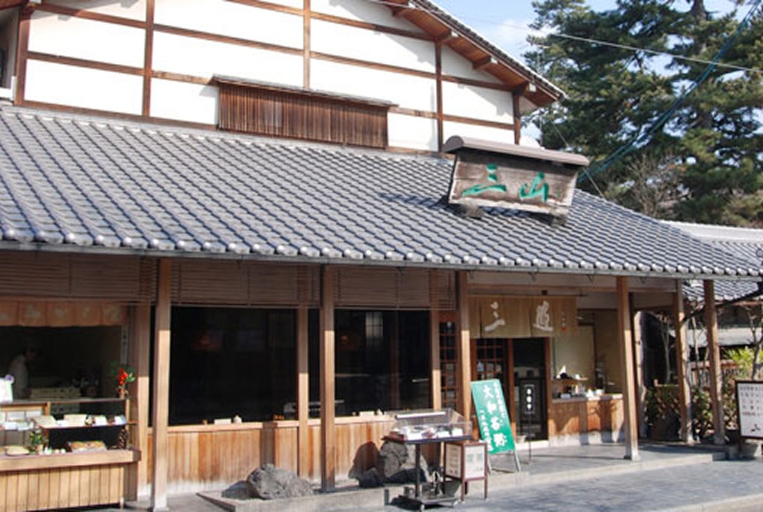 和風レストラン 三山　～明治10年創立老舗　東大寺前の和風レストラン