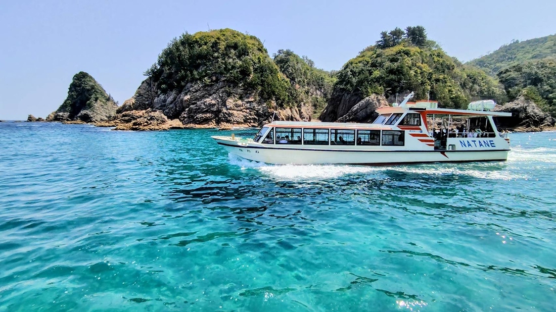 浦富海岸島めぐり遊覧船