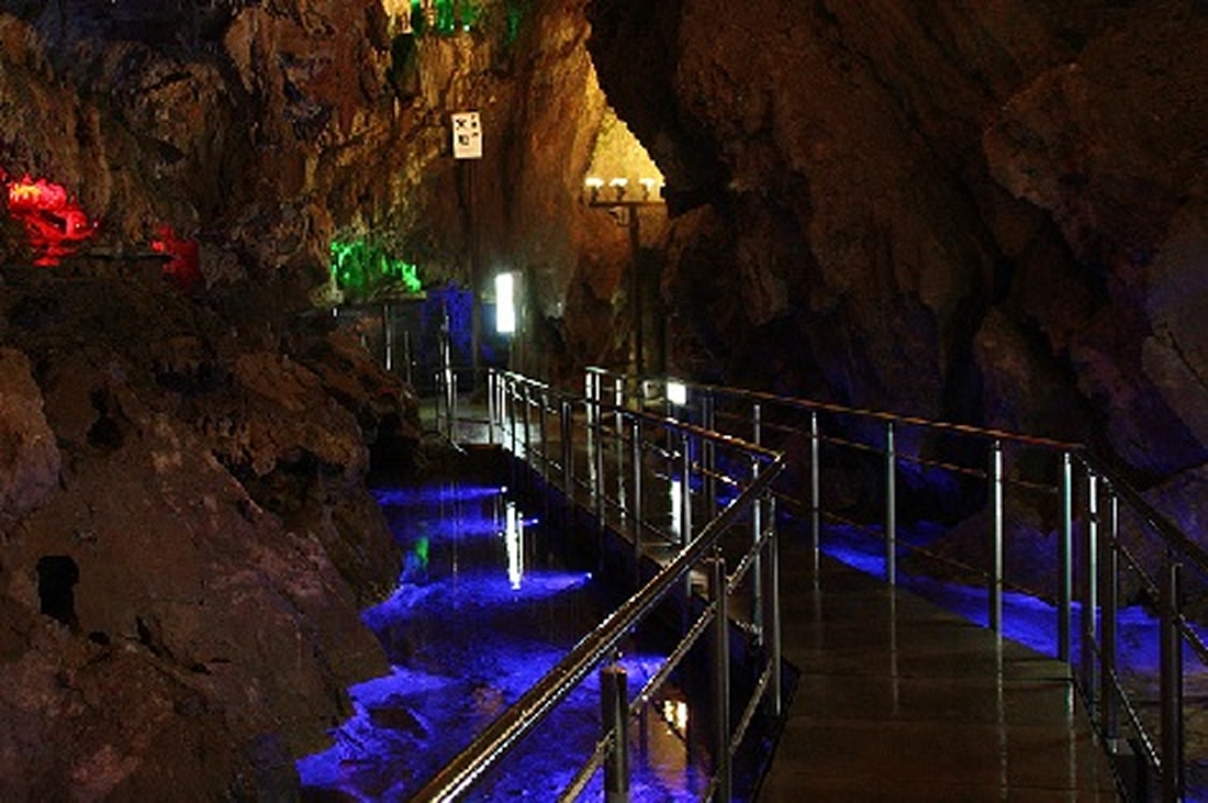 飛騨大鍾乳洞＆大橋コレクション館